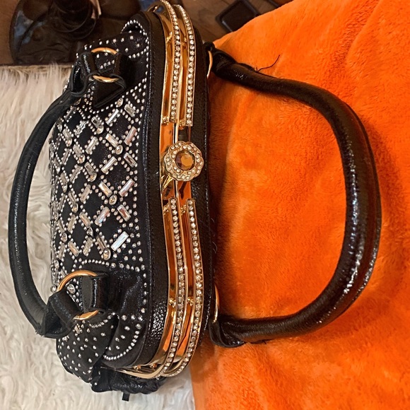 The Trend Setter Rhinestone Boutique Satchel! New! - Picture 5 of 9